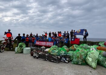 海洋國家公園管理處攜手學子、志工守護海洋、向大海致敬