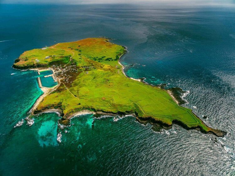 玄武岩島嶼的環抱裡感受海洋保育浪潮－澎湖南方四島國家公園淨島與環境教育活動