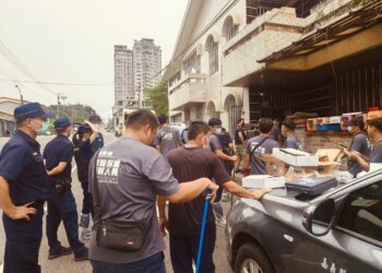 番路鄉疑非法繁殖場不當飼養-家畜所將依法開罰並扣留犬貓至動保園區