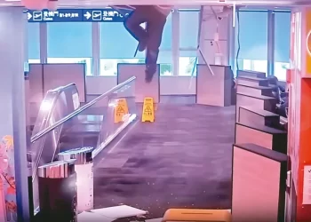 桃園機場安全疏失再現 天花板突然坍塌驚動旅客