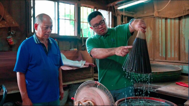 飄「香」超過一甲子 李慶成製香廠開啟佈局數位 飄「香」超過一甲子 李慶成製香廠開啟佈局數位