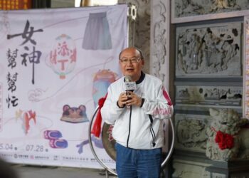 桃園市土地公文化館「女神幫幫忙—祈子育兒工藝展」　母親節前溫馨開幕　邱正生局長帶領貴賓共同敲響智慧鑼送祝福