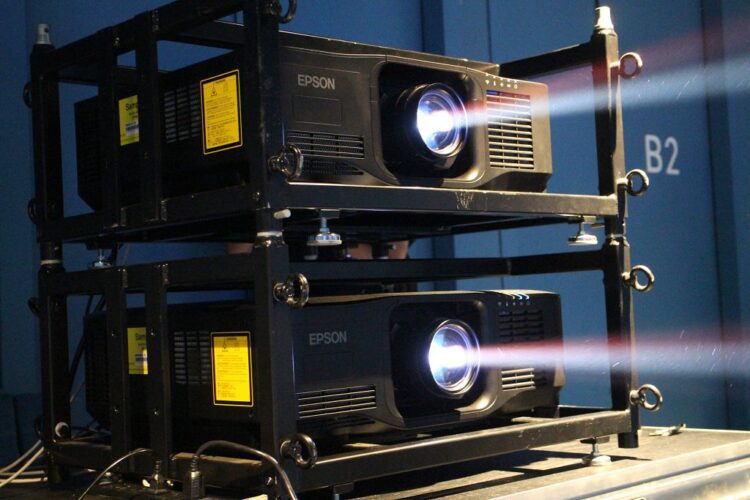 Epson 發表 PQ 系列旗艦 4K 高階工程投影機 音樂劇《囍宴》率先應用演出 Epson 發表 PQ 系列旗艦 4K 高階工程投影機 音樂劇《囍宴》率先應用演出