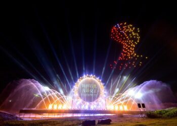 【2024野柳石光夜訪女王】點亮野柳地質公園，絢麗水幕噴泉水舞秀特結合300架無人機展演驚豔全場!
