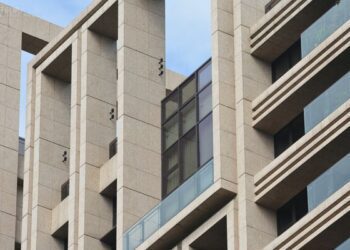 高樓「露臺切半賣」view讓他超心動！　網驚不妙：買了一場空