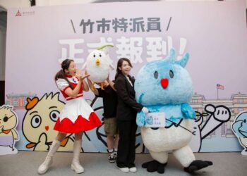 竹市超萌特派員報到-高虹安市長、邱臣遠副市長與吉祥物「皮卡」大跳晚安大小姐-全力宣導市政、行銷文化觀光