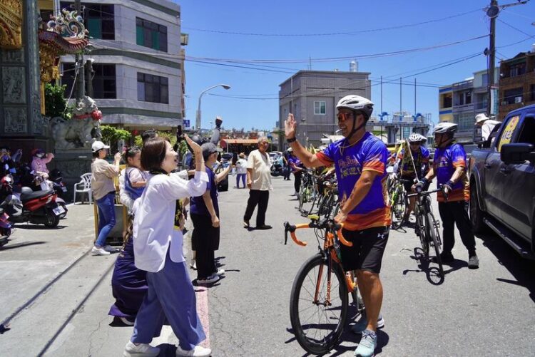 回家迎王了!環島千里騎福車隊 25日凱旋返抵東隆宮 回家迎王了!環島千里騎福車隊-25日凱旋返抵東隆宮