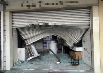 自小客車毀損店家大門- 左營警依法偵辦