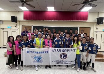 若昶家庭關懷協會捐贈棒球衣-支持豐陽國中棒球隊