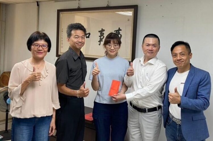 台北市政顧問陳啟宏 前往內湖分局港墘派出所致贈慰問金 感謝警方維護治安 台北市政顧問陳啟宏 前往內湖分局港墘派出所致贈慰問金 感謝警方維護治安