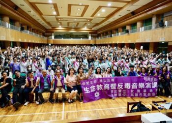 高雄市家長協會攜手玫瑰墓樂團-完美詮釋生命教育反毒反霸凌-紮根國昌國中學子內心深處