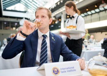 台灣梨山頂級茶葉連摘7星 獲食品界米其林三星認可