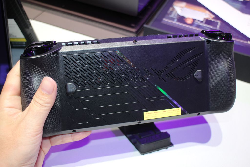 升級雙倍續航力、記憶容量　華碩新一代掌機 ROG Ally X 開放預購