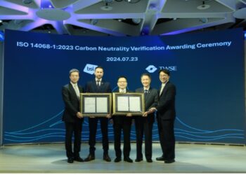 全球首家！證交所榮獲BSI頒發碳中和證書