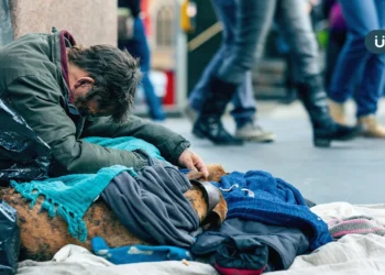 工廠老闆「淪落街頭」靠打工維生⋯他揭街友「貧窮原因」非好吃懶做