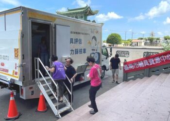 南市聽力障礙者逾萬人-聽力篩檢專車走入偏鄉服務