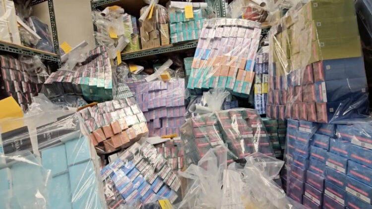 爆系版主批政府不收百億菸稅 卻想在不抽菸民眾身上榨油水 爆系版主批政府不收百億菸稅 卻想在不抽菸民眾身上榨油水