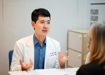 度數暴增竟是早發性白內障！醫：及早發現是關鍵，眼球健康才有條件選最佳人工水晶體