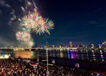 2024大稻埕夏日節登場！300秒主題煙火秀綻放臺北夜空-吸6.6萬人次共賞