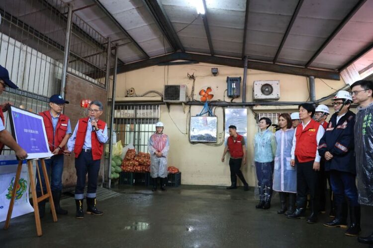 總統賴清德前往美濃勘災-陳其邁感謝中央協助地方減輕受災戶負擔