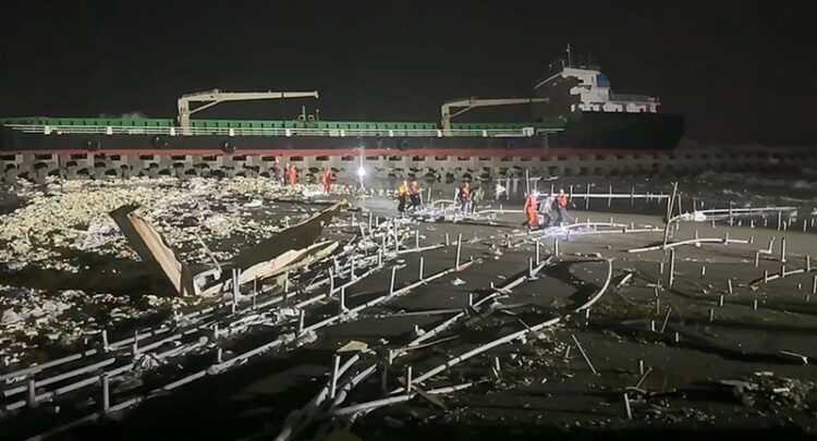 海巡消防聯手救援-「鴻盛88」-8名船員成功脫險登岸