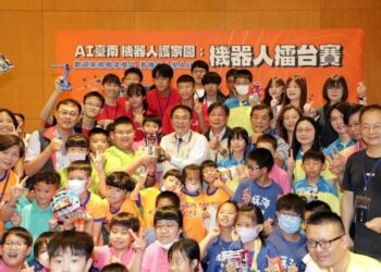 黃偉哲參與ai機器人護家園活動