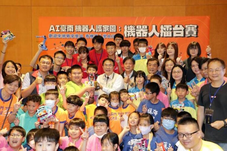 黃偉哲參與ai機器人護家園活動