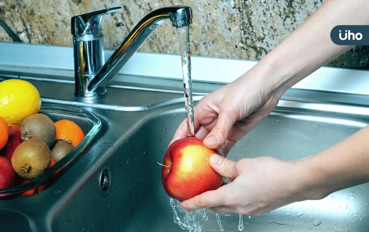 水果怎麼洗才乾淨?水果要洗多久?營養師揭「黃金時間」至少●●分鐘 水果怎麼洗才乾淨?水果要洗多久?營養師揭「黃金時間」至少●●分鐘