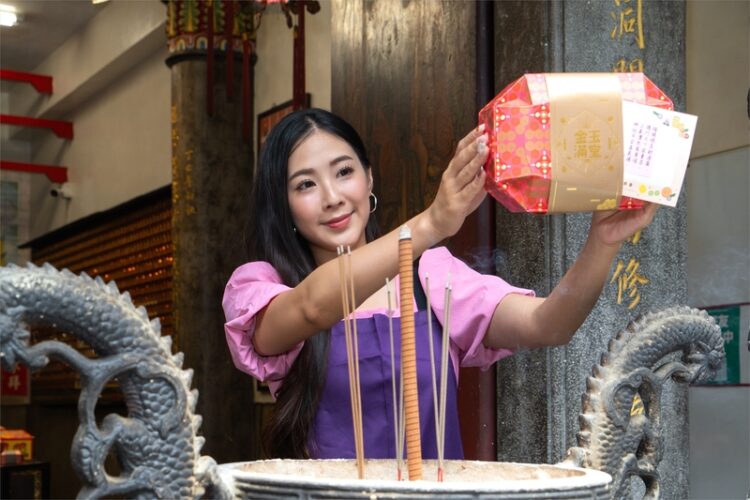 大稻埕百年餅舖供品專家李亭香推出「代客祭祀」及「LINE祭祀客服」 大稻埕百年餅舖供品專家李亭香推出「代客祭祀」及「line祭祀客服」