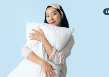 枕頭多久換一次？如何挑選命定枕頭？教你「靠背測試」能站直就是好枕頭