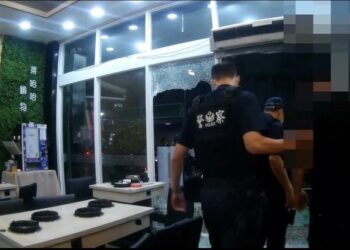 火鍋店玻璃門被砸，30歲男子因毀損及公共危險被捕