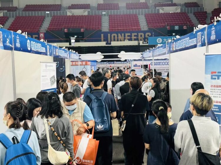 桃竹苗就業博覽會智慧媒合 73家企業釋出逾5千個職缺 桃竹苗就業博覽會智慧媒合 73家企業釋出逾5千個職缺