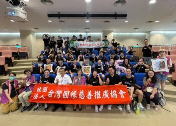 圓緣慈善推廣協會志工為「精神病房迎來清晨」 攜手錠嵂保經彩繪送暖