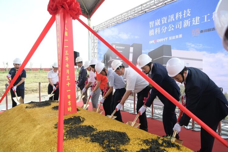 智崴資訊高雄橋科廠正式動土 投資計畫高達20億 擴增大型高階市場產能 智崴資訊高雄橋科廠正式動土-投資計畫高達20億-擴增大型高階市場產能