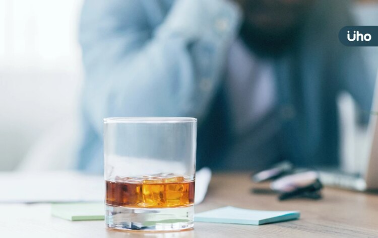 他被裁員「只靠酒精生活」竟慘死家中!資深法醫:孤獨死與酒癮有關 他被裁員「只靠酒精生活」竟慘死家中!資深法醫:孤獨死與酒癮有關