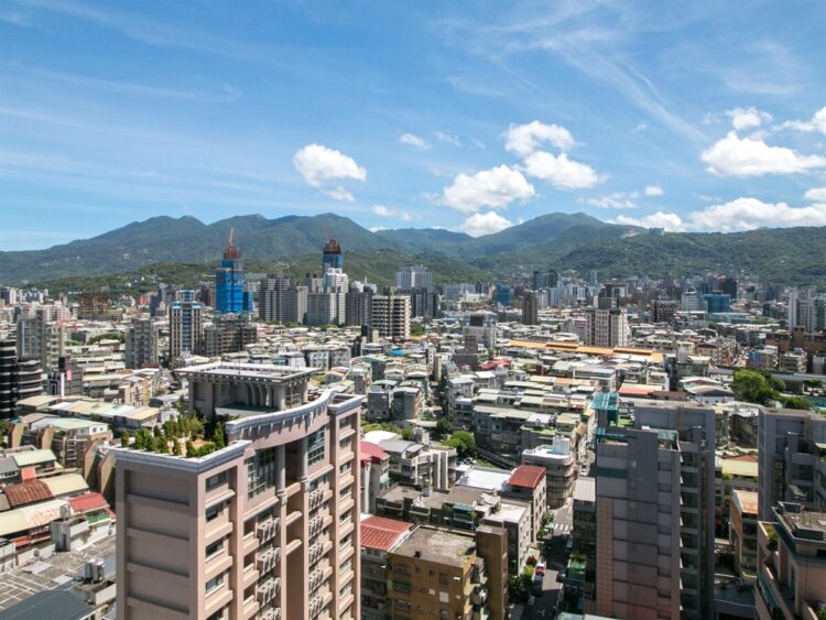 房市多頭恐變斷頭?坪數縮慘了「3年少買1間房」 專家示警1慘況 房市多頭恐變斷頭?坪數縮慘了「3年少買1間房」 專家示警1慘況