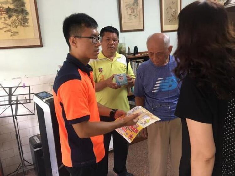 南市推動住宅防火 協助獨老或弱勢戶安裝住警器 南市推動住宅防火-協助獨老或弱勢戶安裝住警器