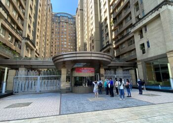 「每層4戶1梯」夠用嗎？過來人老實說：8戶2梯效率好多了