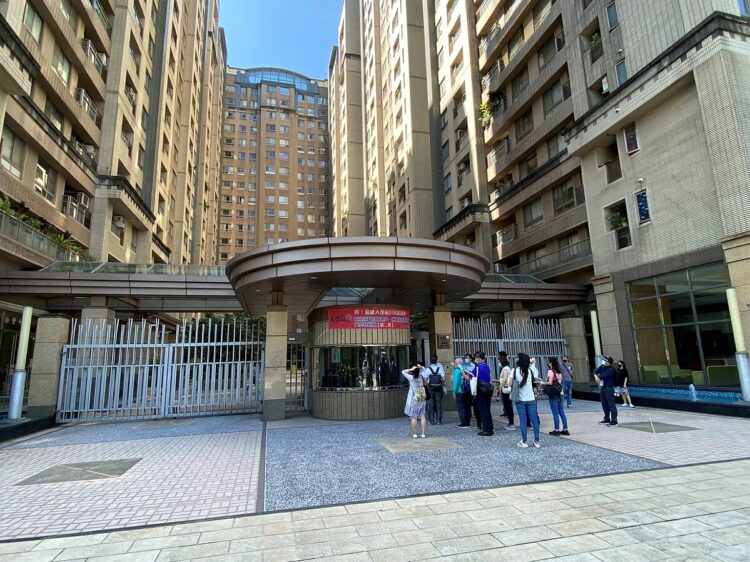 「每層4戶1梯」夠用嗎?過來人老實說:8戶2梯效率好多了 「每層4戶1梯」夠用嗎?過來人老實說:8戶2梯效率好多了