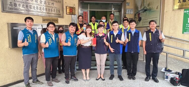 許采蓁募20萬元-親自慰勉颱風過後清理家園基層人員辛勞