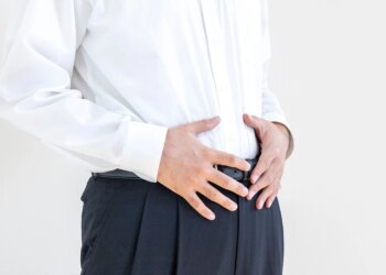 40歲後男生硬不起來⋯小心更年期上身！醫揭「男性更年期」6大症狀