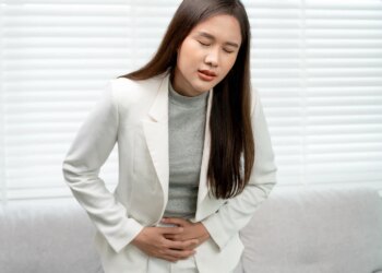 反覆上腹痛、嘔吐不是腸胃炎！女患「這種膽囊炎」膽囊腫脹如拳頭大