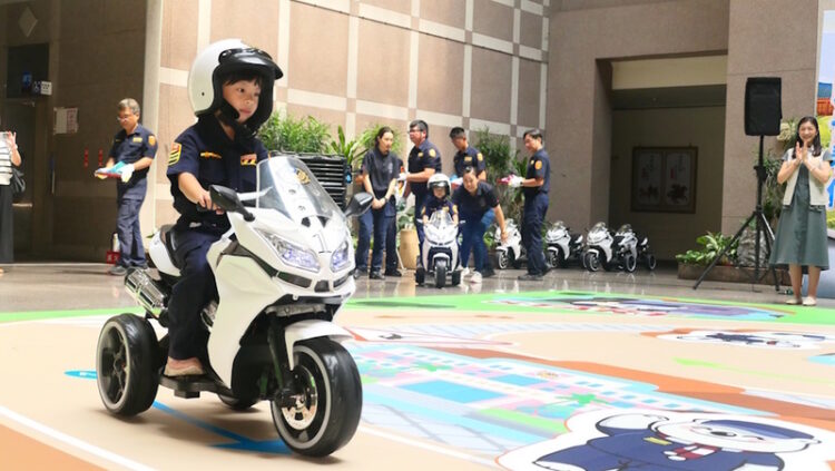 萌警嗨翻 嘉市警首創警察大白熊主題3D地景模擬道路地圖 萌警嗨翻-嘉市警首創警察大白熊主題3d地景模擬道路地圖