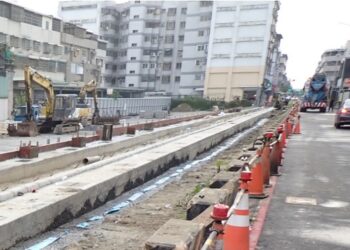 台水七區處拓寬小港區過雄街並埋設新管-提升水壓與供水品質