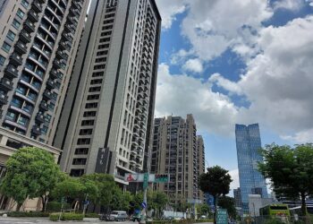 一次付清與「數十年屋奴」反差！他揭股、房市拉抬「貧富差距加大」