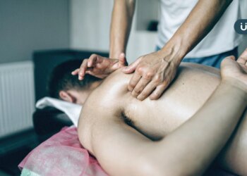 推拿「鬆一下」小心傷脊椎！醫警告「這類人」不適用：最慘恐癱瘓