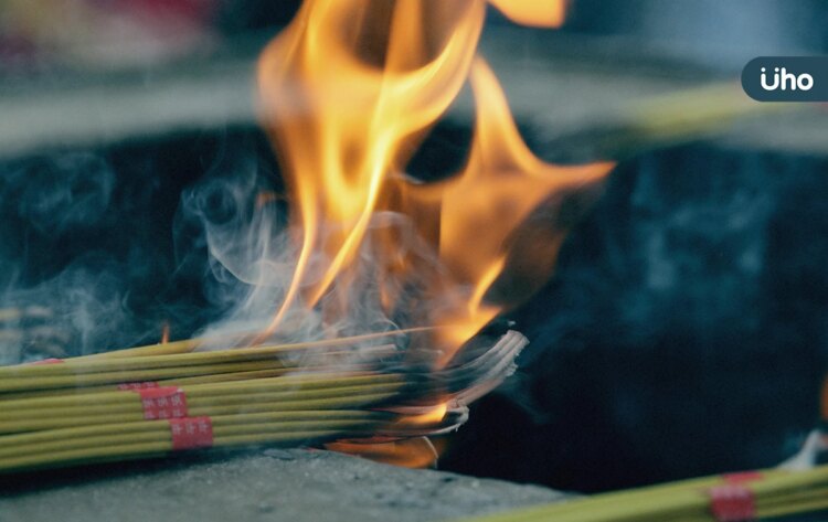 中元普渡拜拜、燒金紙小心致癌!造成空污恐觸法⋯快用「3招自救」 中元普渡拜拜、燒金紙小心致癌!造成空污恐觸法⋯快用「3招自救」