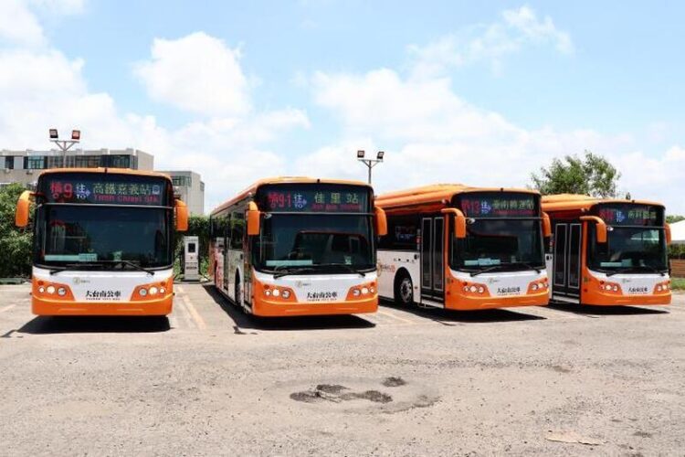 南市再添18輛示範型電動公車-投入橘9、橘9-1、橘13營運首度行駛國道