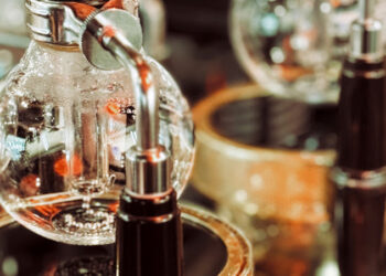 蘊含幾十年虹吸咖啡技術-宜蘭咖啡廳《咖啡煎焙所-喜代志》賽風壺萃取咖啡(民生頭條)