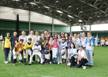 2024台灣女子棒球聯賽臺南場開幕-黃偉哲偕同蕭美琴副總統為女棒球員加油